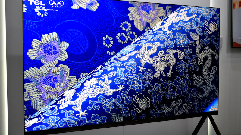 Fernseher mit blau gemustertem Bildschirm